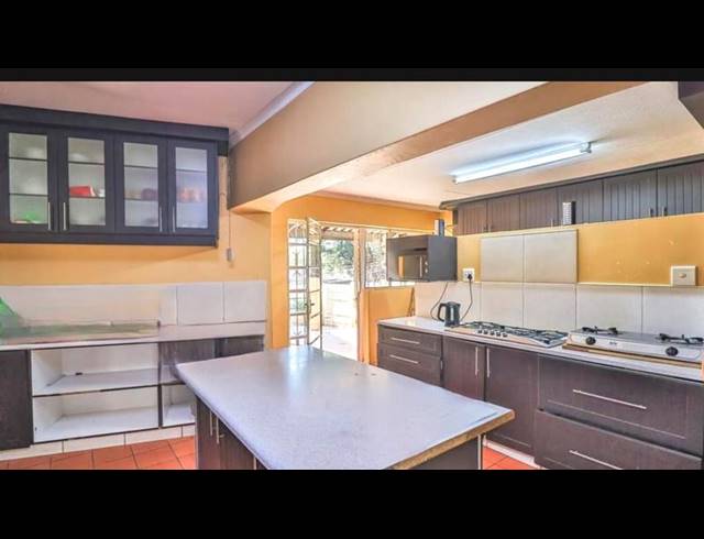 5 BEDROOM HOUSE FOR SALE IN GLENANDA